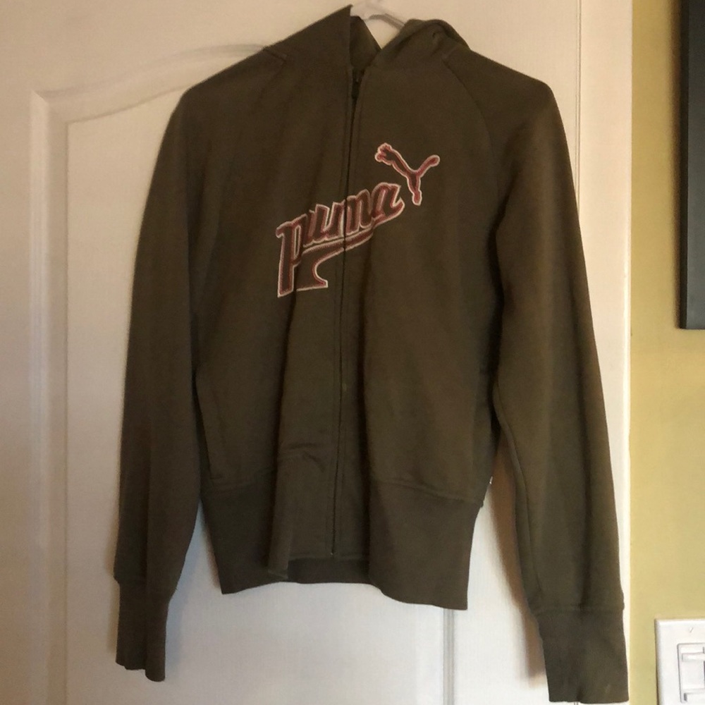 Barely worn and clearing out space in closet.